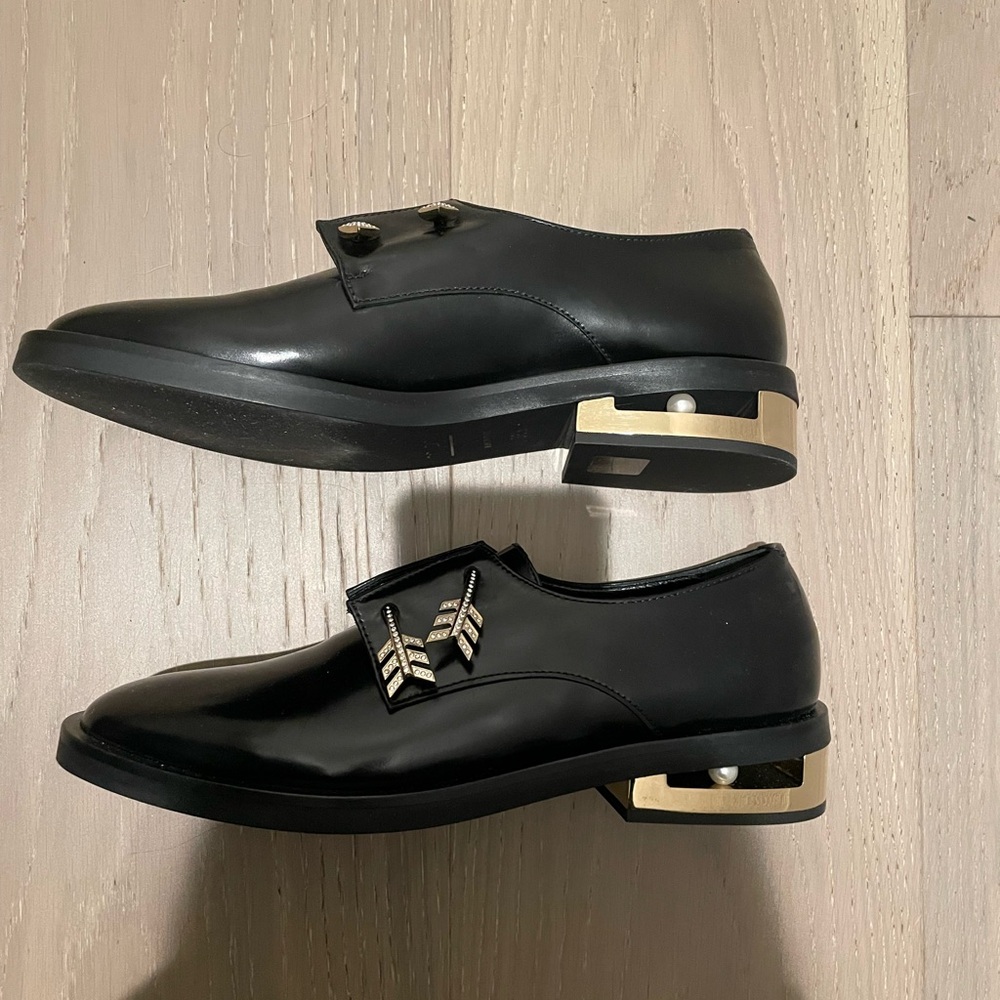 coliac women size 8.5 shoes Black Loafers with Gold Accents